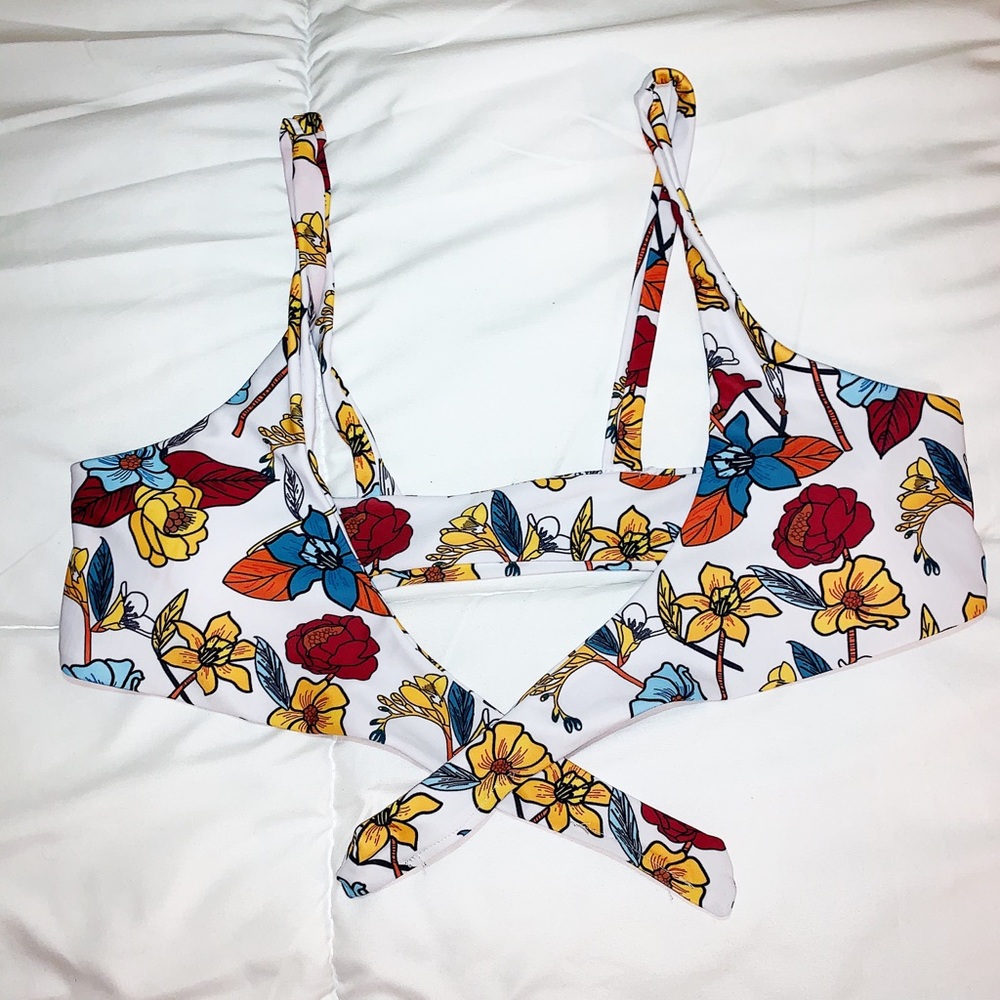 Bikini - Picture 3 of 3